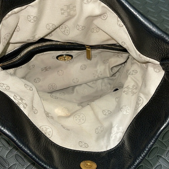 Tory Burch Large ‘Amanda’ fold over crossbody bag. - Picture 9 of 12